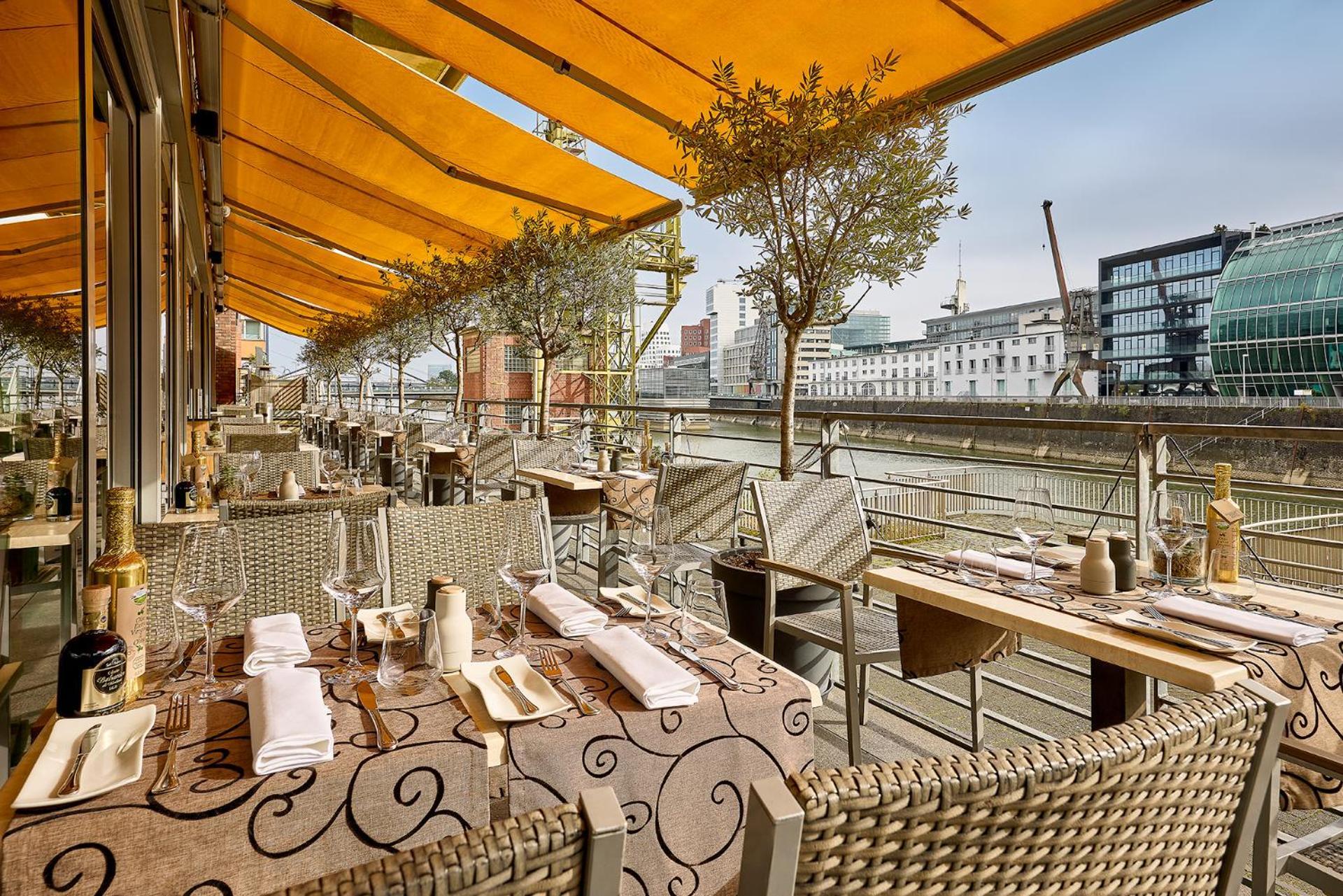 Courtyard By Marriott Duesseldorf Hafen Düsseldorf Exterior foto