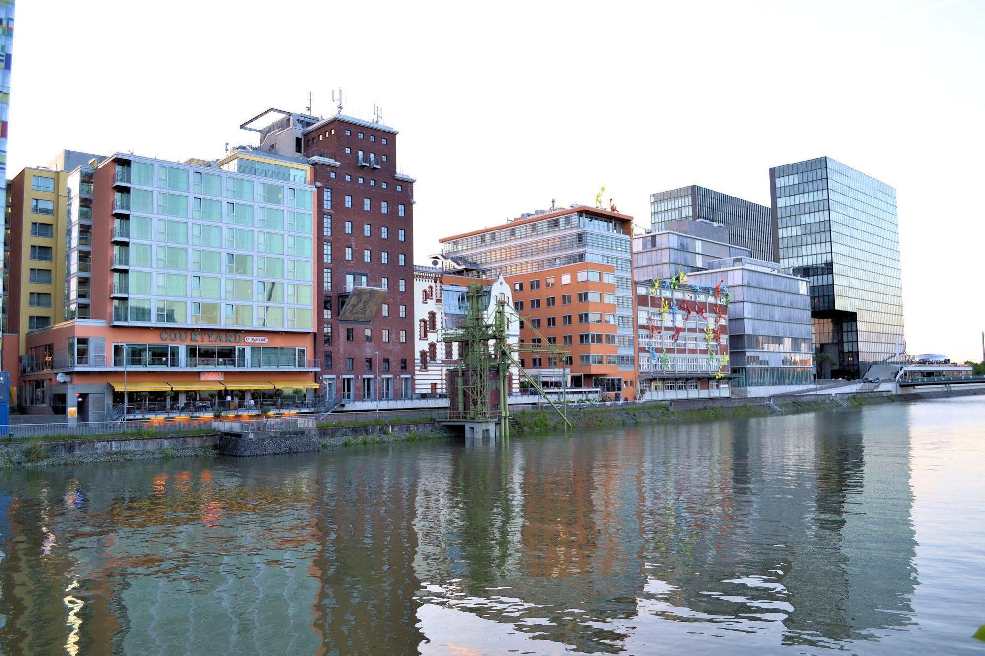 Courtyard By Marriott Duesseldorf Hafen Düsseldorf Exterior foto